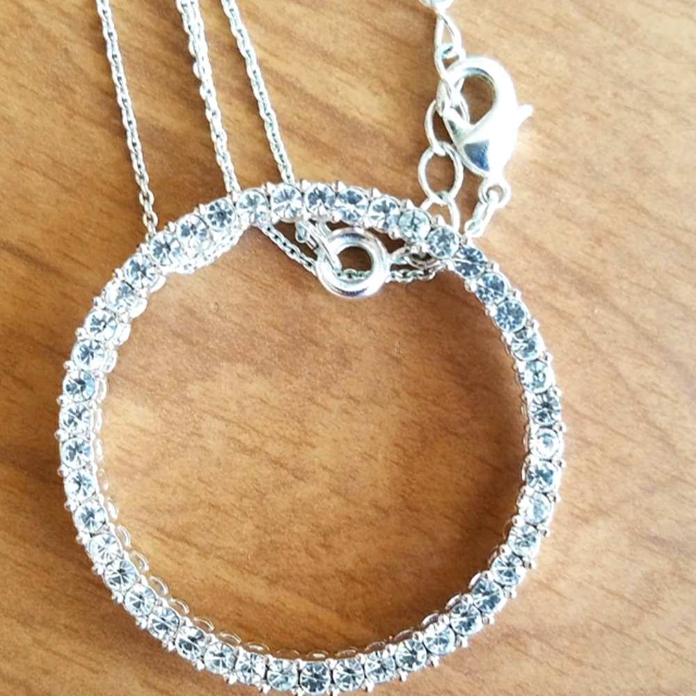 Avon Rhinestone Circle Necklace - Picture 2 of 6
